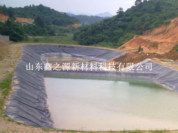 哪些因素可能会破坏蓄水池hdpe土工膜？